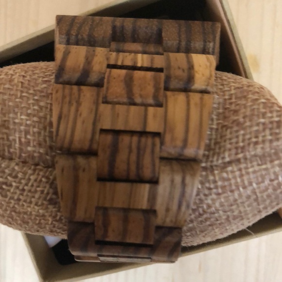 Real wood watch - Picture 4 of 5